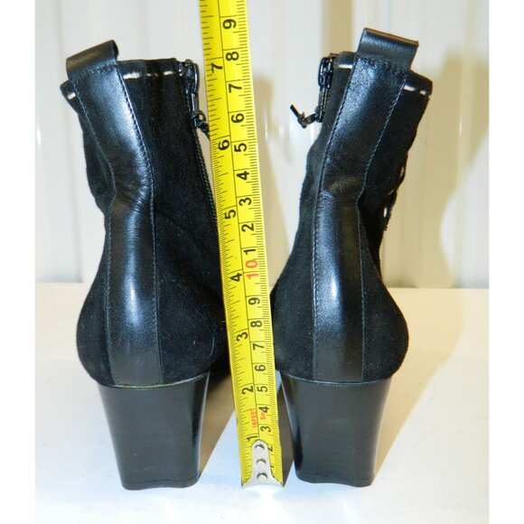 Donald J Pliner Black Suede Ankle Boots Contrast White Stitching Size 7.5 M - Picture 5 of 10